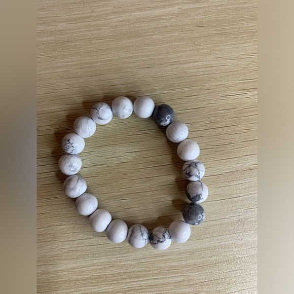 Preloved 10mm Beaded Stone Bracelet - Picture 1 of 2
